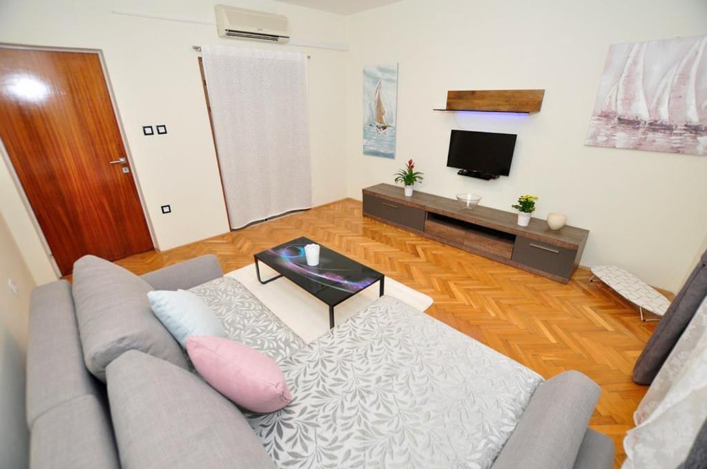 Apartments Gabi オミシュ エクステリア 写真