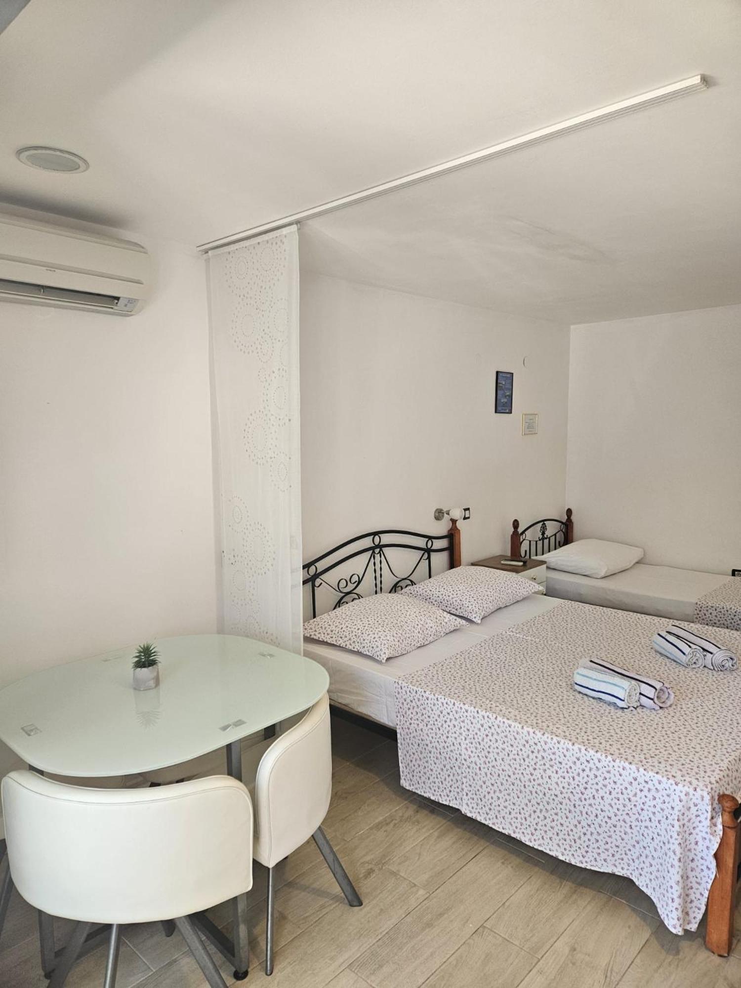Apartments Gabi オミシュ エクステリア 写真